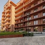 Zwirn Centre Apt, 2 Parking Space, Business&pleasure Апартаменти
