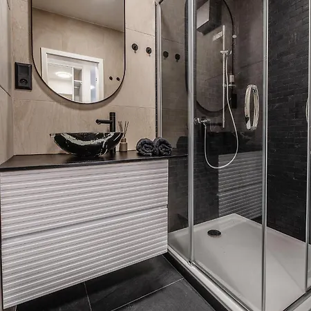 Zwirn Centre Apt, 2 Parking Space, Business&pleasure Apartment Bratislava